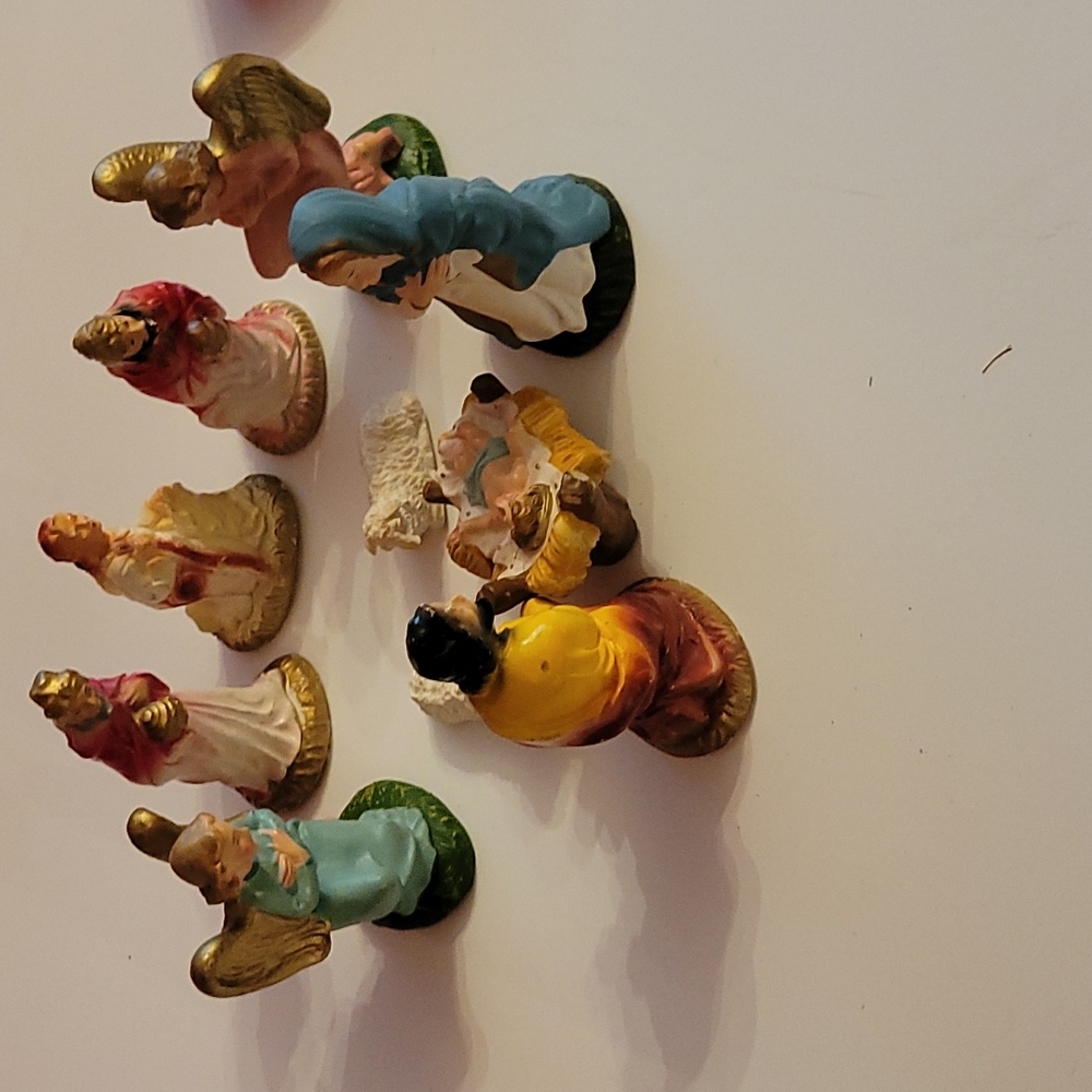 Mother, father, baby Jesus, 2 angels Shepard, kings man and 2 sheep.